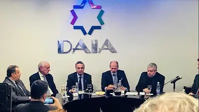 Elecciones 2023: Bullrich y la DAIA repudiaron los dichos del asesor de Milei en educación Elecciones 2023: Bullrich y la DAIA repudiaron los dichos del asesor de Milei en educación