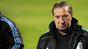 Bilardo continúa en terapia intensiva con pronóstico reservado