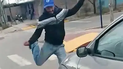 Militante de Cambiemos agredió brutalmente a una candidata peronista Militante de Cambiemos agredió brutalmente a una candidata peronista