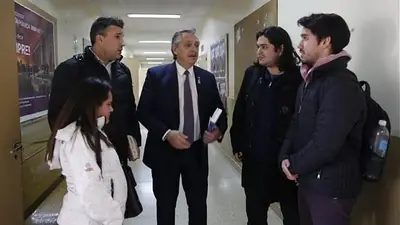 Fake news: el título de La Nación sobre una mentira que ataca a Alberto Fernández Fake news: el título de La Nación sobre una mentira que ataca a Alberto Fernández