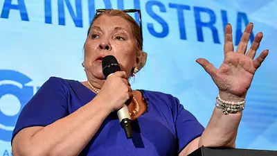 Elecciones 2019: Elisa Carrió volvió a hacer un stand up y lanzó su polémico "feminismo alternativo" Elecciones 2019: Elisa Carrió volvió a hacer un stand up y lanzó su polémico "feminismo alternativo"