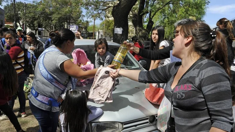 Por la crisis, crece cada vez más el trueque para buscar alimentos a bajo precio