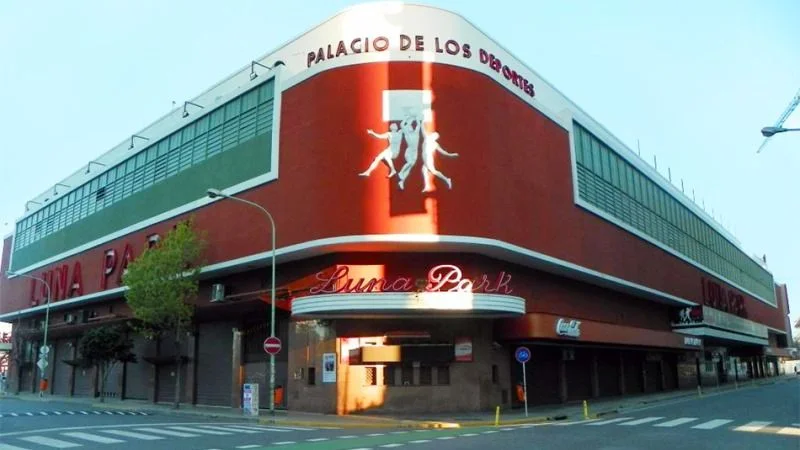 Quieren vender el Luna Park para demolerlo y construir una torre de oficinas 