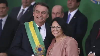 La ministra de la Mujer de Bolsonaro aseguró que a las pobres las violan por no usar ropa interior La ministra de la Mujer de Bolsonaro aseguró que a las pobres las violan por no usar ropa interior