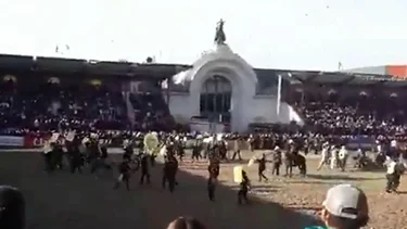 El video viral de gaucho corriendo a veganos en la exposición Rural