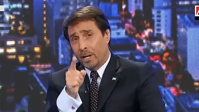 Eduardo Feinmann usó una expresión de Cristina Kirchner y rompió en vivo un folleto político Eduardo Feinmann usó una expresión de Cristina Kirchner y rompió en vivo un folleto político