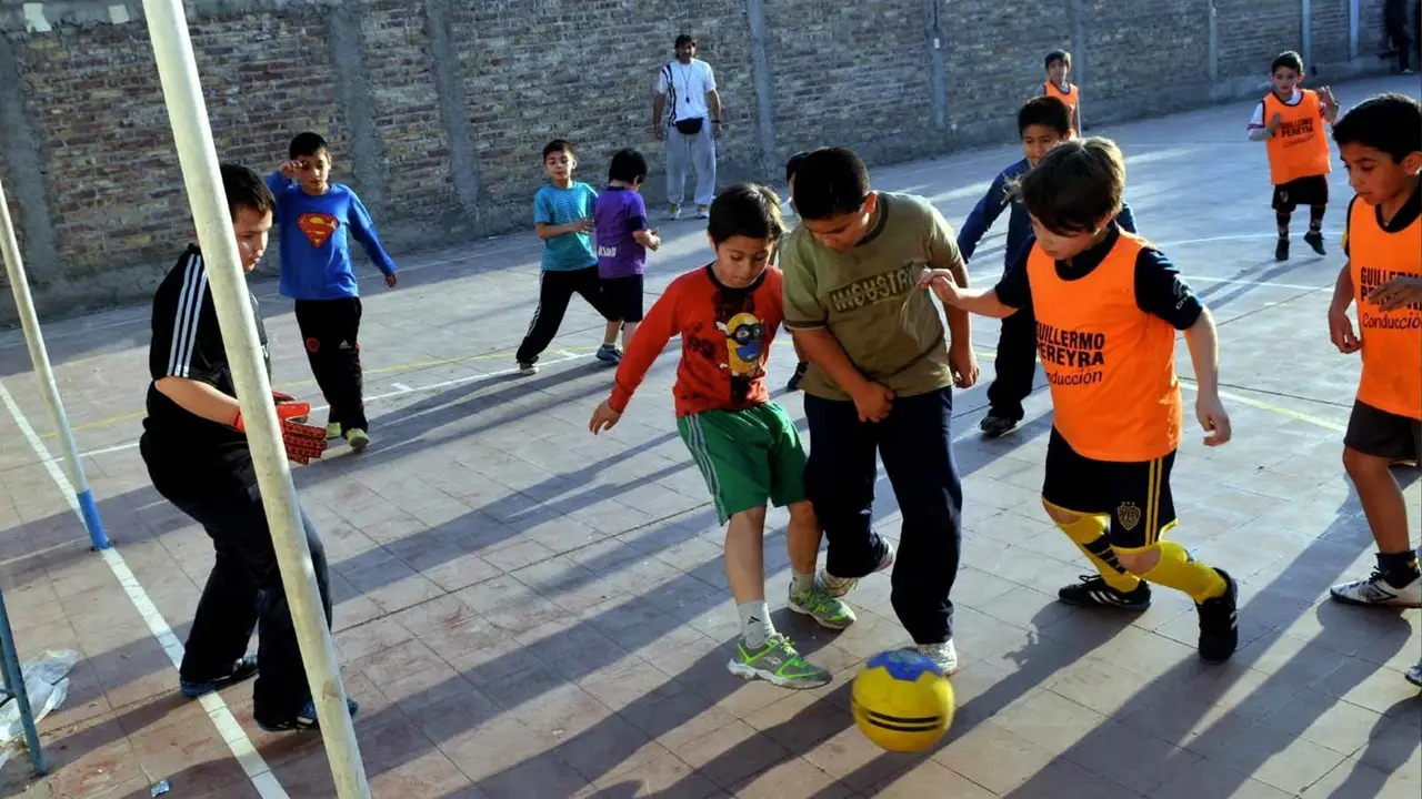 Clubes de barrio: El Gobierno busca resolver un reclamo clave del sector en medio de la crisis