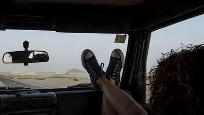 Impactante video en accidente de tránsito: Los riesgos de apoyar los pies en el parabrisas del auto Impactante video en accidente de tránsito: Los riesgos de apoyar los pies en el parabrisas del auto