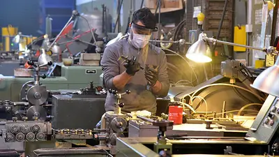 La actividad industrial cayó más del 5% en agosto y 11% en el año La actividad industrial cayó más del 5% en agosto y 11% en el año