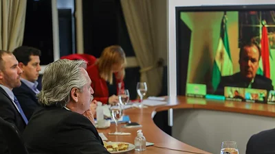 El Gobierno giró a las provincias 10 mil millones de pesos del Tesoro Nacional y 49 millones de dólares en créditos no reembolsables El Gobierno giró a las provincias 10 mil millones de pesos del Tesoro Nacional y 49 millones de dólares en créditos no reembolsables