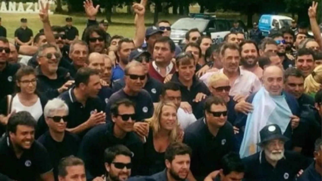 El gobierno reabrirá Fanazul, la empresa de Fabricaciones Militares cerrada por Mauricio Macri