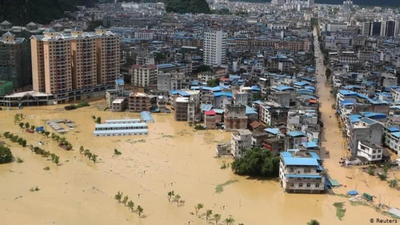 China, del coronavirus a las inundaciones: 141 personas muertas o desaparecidas