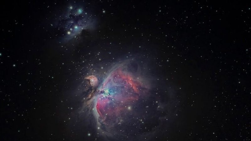 Encuentran un enorme muro con galaxias gigantescas