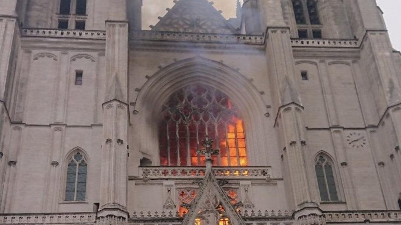 Incendio en la catedral de Nantes