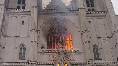 Incendio en la catedral de Nantes Incendio en la catedral de Nantes