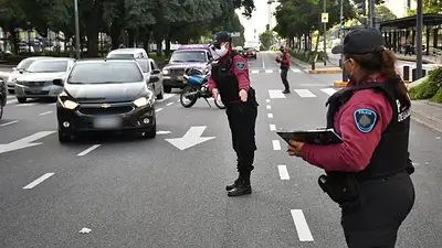 Ciudad retendrá la licencia de conducir a quienes violen la cuarentena Ciudad retendrá la licencia de conducir a quienes violen la cuarentena