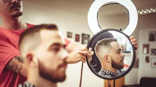 La última tendencia para hombres: corte de pelo en pico