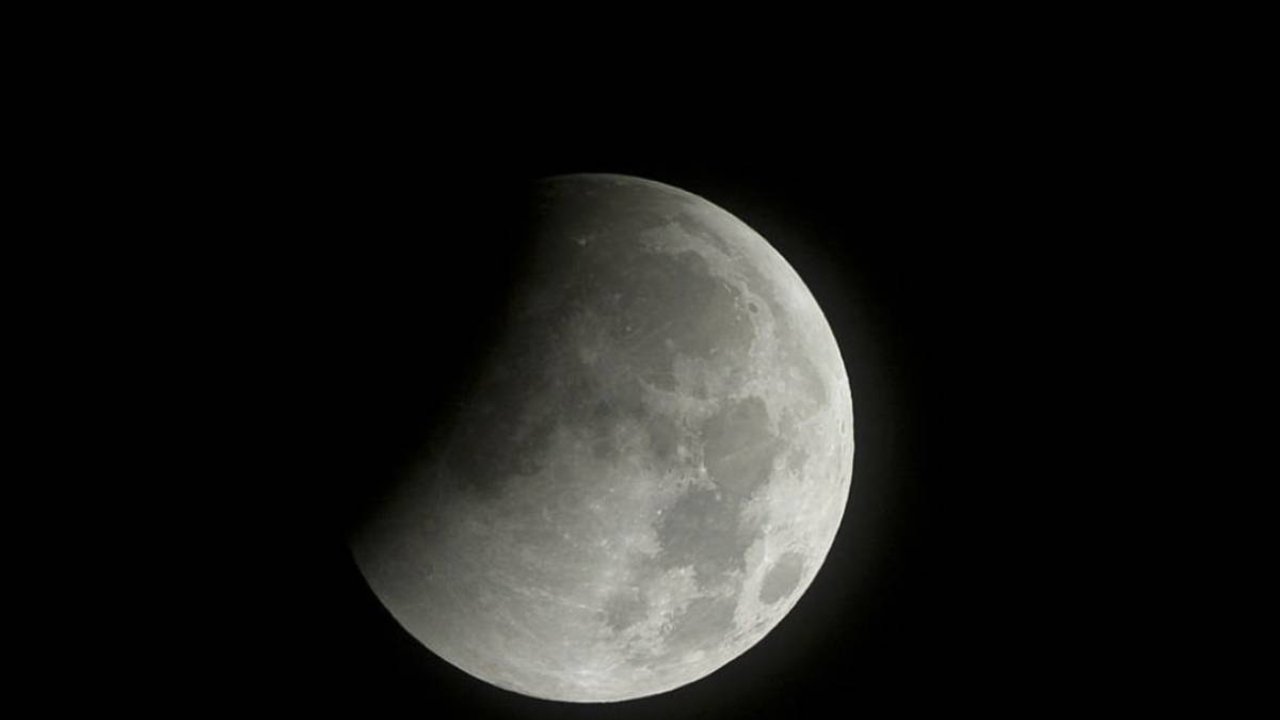 NASA: ¿por qué instalarán un reactor nuclear en la Luna?
