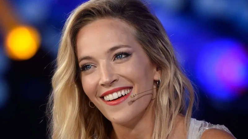 Luisana Lopilato y sus llamativos atuendos para una cuarentena a la moda