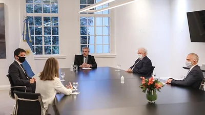 El Gobierno aclaró que "no hay casos" de Covid positivos en personal que concurre a Casa Rosada El Gobierno aclaró que "no hay casos" de Covid positivos en personal que concurre a Casa Rosada