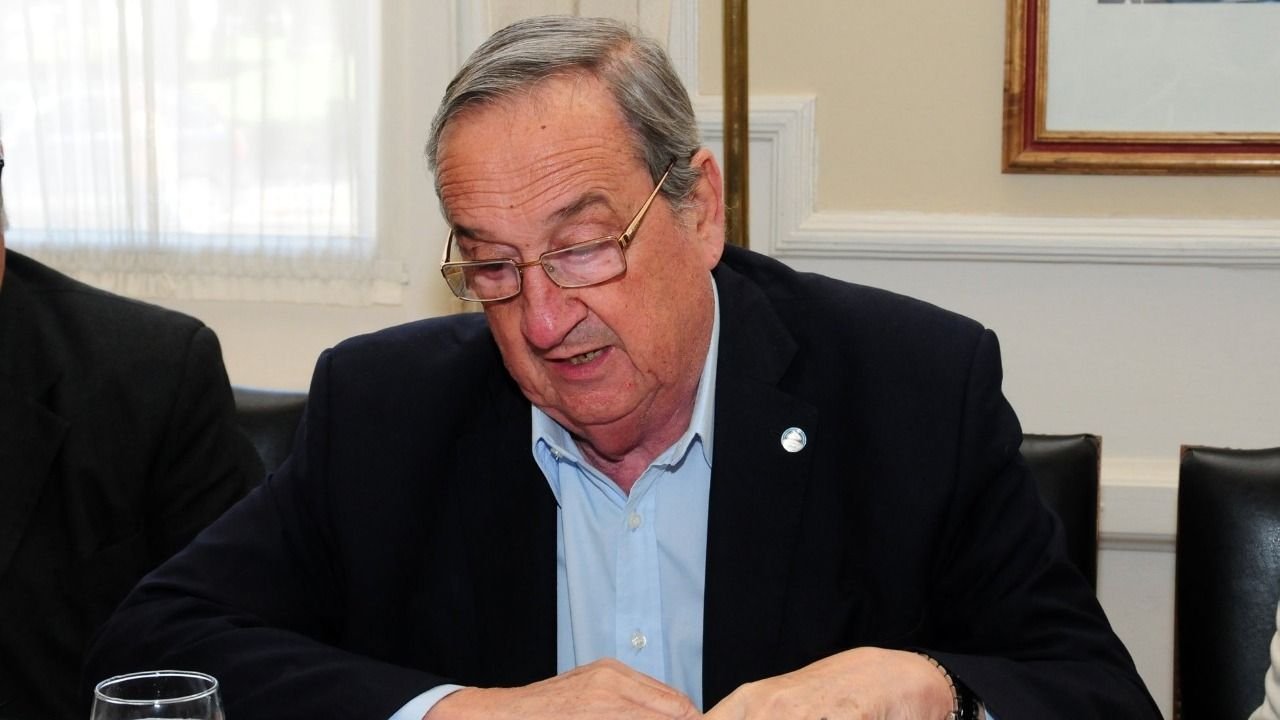 Quién es Miguel Ángel Lunghi, el intendente que quiere romper con el sistema de fases