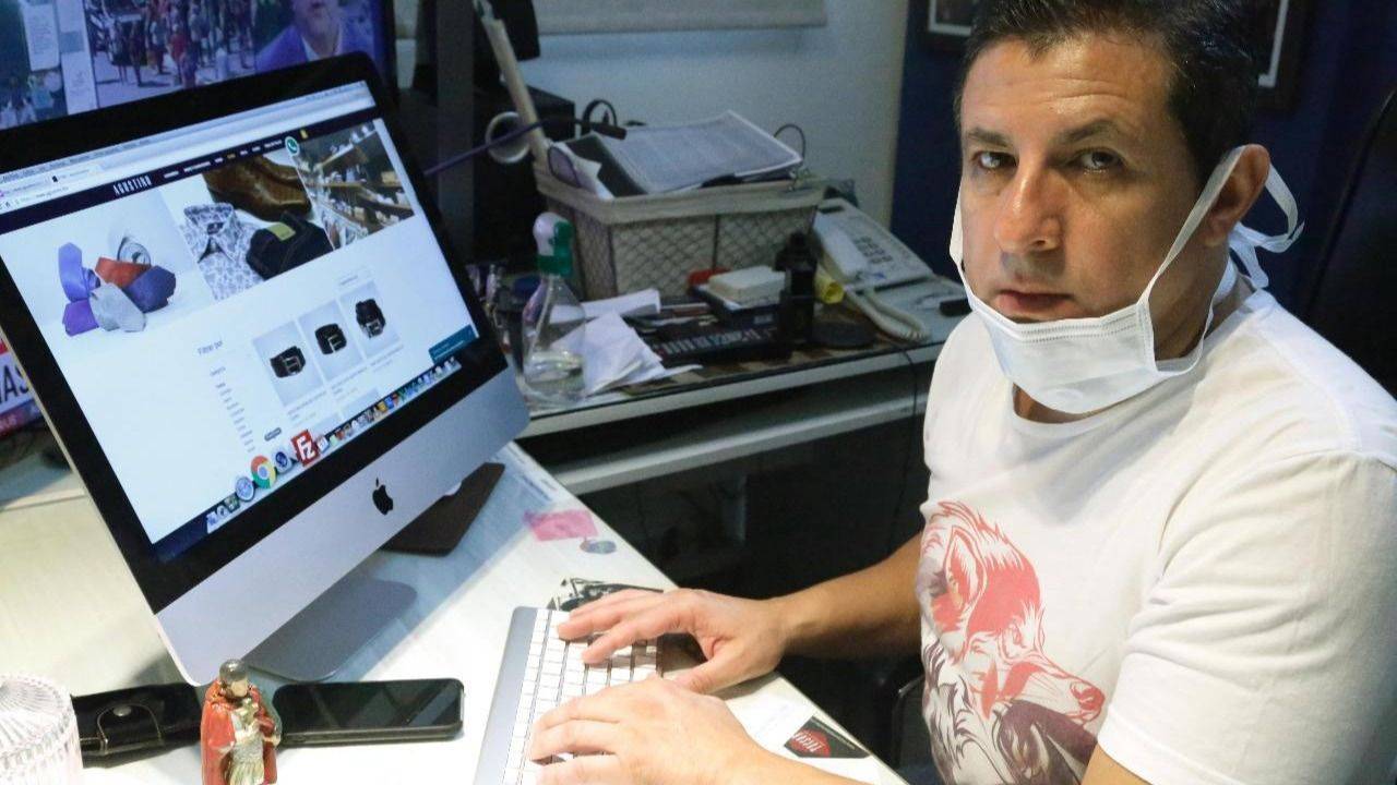 Solidaridad en pandemia: una pyme cordobesa dona abrigos para combatir la ola de frío