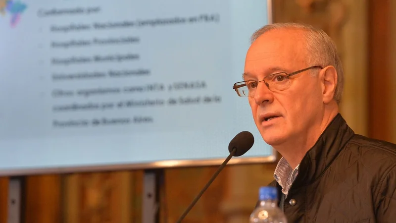 La fuerte frase de Gollán contra la reapertura de los bares