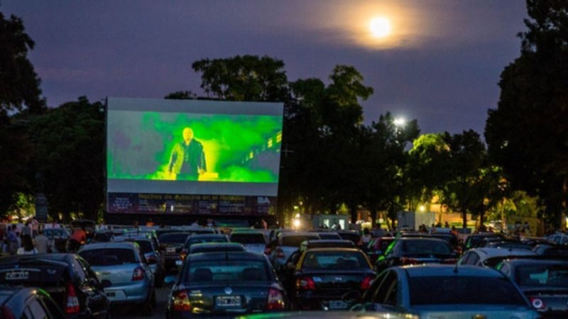 Vuelve el autocine al AMBA: cuánto sale la entrada, dónde están y cómo es el protocolo
