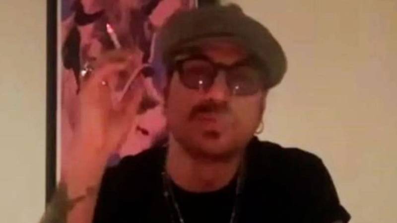 El sorpresivo anuncio de Daniel Osvaldo fumando en el sillón