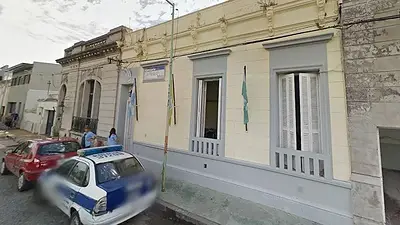 Siniestro: policía se filmó con una picana junto a un joven golpeado Siniestro: policía se filmó con una picana junto a un joven golpeado