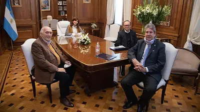 Cristina Kirchner se acercó al campo y se reunió con referentes de la agroindustria Cristina Kirchner se acercó al campo y se reunió con referentes de la agroindustria