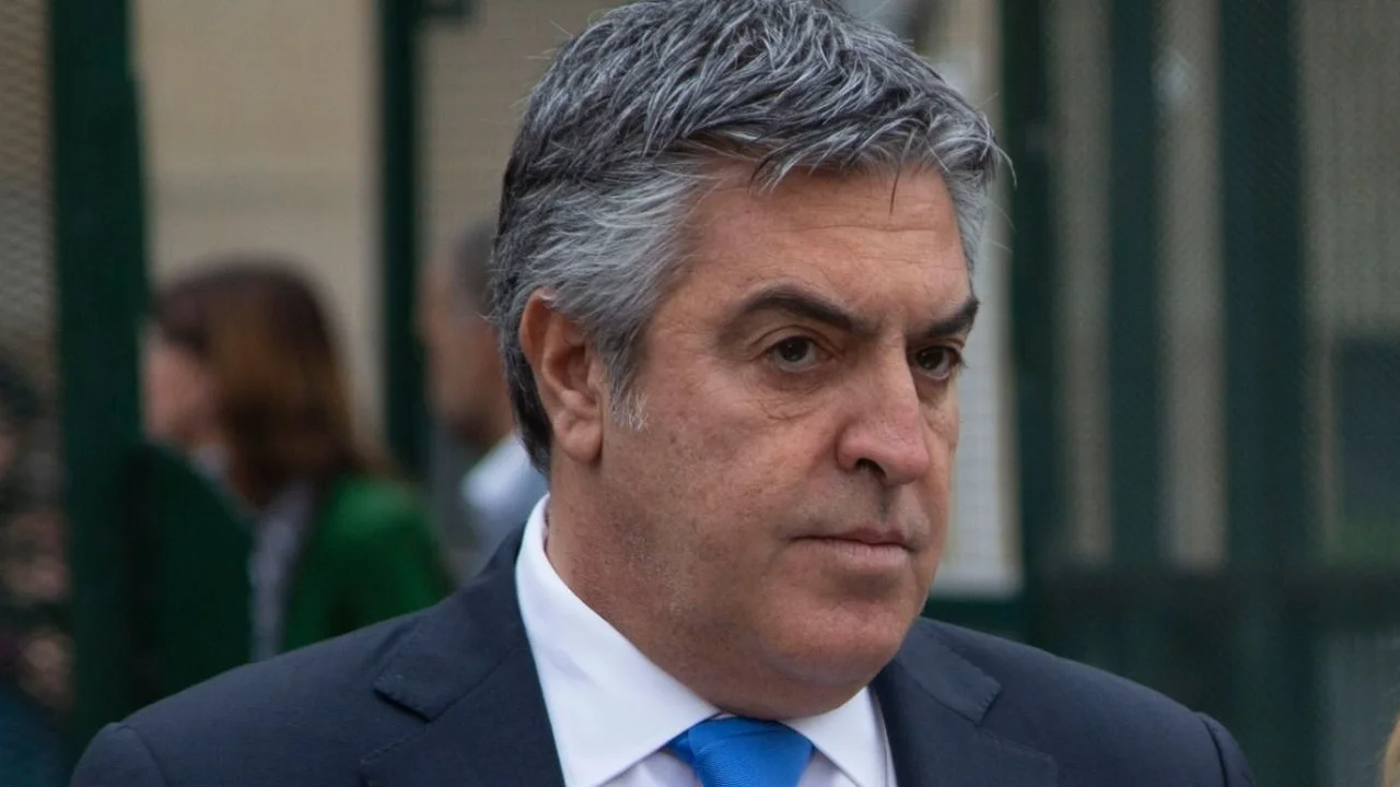 Gregorio Dalbón disparó contra Mauricio Macri por huir a Francia