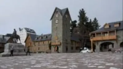 Bariloche: en pleno paro de colectivos, el intendente quiere imponer un sistema de transporte alternativo Bariloche: en pleno paro de colectivos, el intendente quiere imponer un sistema de transporte alternativo