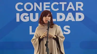Leuco, Osvaldo Bazán y Alfredo Casero criticaron a Cristina Kirchner... por su vestimenta Leuco, Osvaldo Bazán y Alfredo Casero criticaron a Cristina Kirchner... por su vestimenta