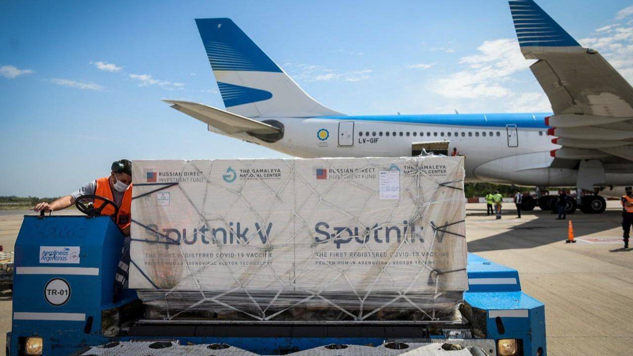 Vacunación COVID: llegan más de un millón de Sputnik V,  cargamento récord