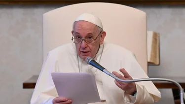 El Papa Franciso evoluciona tras la operación