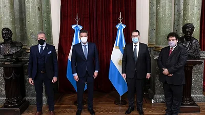 Massa recibió a entidades judías para anunciar un Congreso Latinoamericano contra el Terrorismo Massa recibió a entidades judías para anunciar un Congreso Latinoamericano contra el Terrorismo
