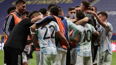 El descontrolado festejo de la Selección contra los periodistas