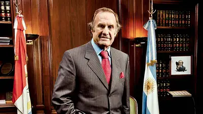 Murió Carlos Reutemann: el Gobierno decretó dos días de duelo en todo el país Murió Carlos Reutemann: el Gobierno decretó dos días de duelo en todo el país