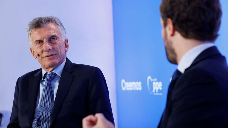 Mauricio Macri en España con Pablo Casado del PP.