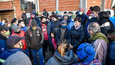 Incendio arrasó con una cooperativa de recicladores: autoridades se reunieron con los trabajadores Incendio arrasó con una cooperativa de recicladores: autoridades se reunieron con los trabajadores