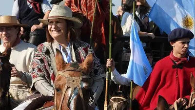 Con Bullrich a caballo, el campo protesta contra el Gobierno en San Nicolás Con Bullrich a caballo, el campo protesta contra el Gobierno en San Nicolás