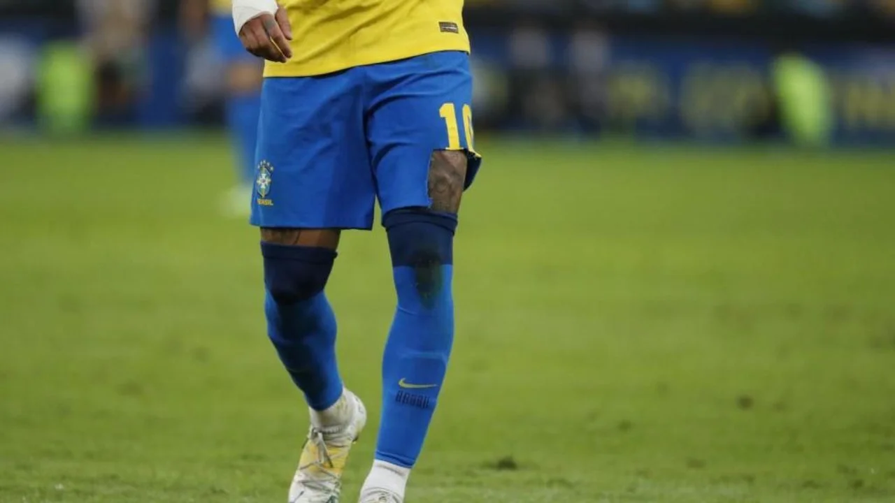 La final se puso picante: patadas, pantalones rotos y Messi tirándose al piso a trabar