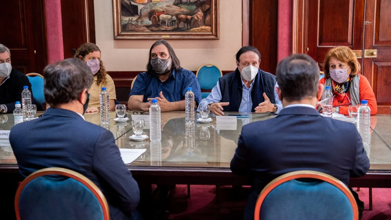 Paritarias 2021: Kicillof adelantó a julio el aumento del 8% para estatales