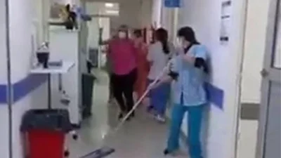 Los trabajadores del Hospital de Mar de Ajó festejaron a puro baile de Tik Tok el primer día sin pacientes Covid Los trabajadores del Hospital de Mar de Ajó festejaron a puro baile de Tik Tok el primer día sin pacientes Covid