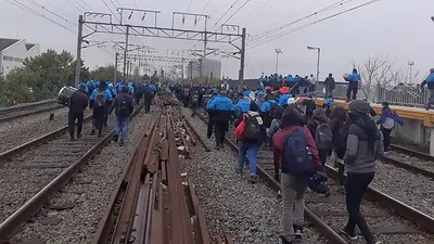 Nueva protesta en las vías del Tren Roca de trabajadores tercerizados: servicio suspendido Nueva protesta en las vías del Tren Roca de trabajadores tercerizados: servicio suspendido