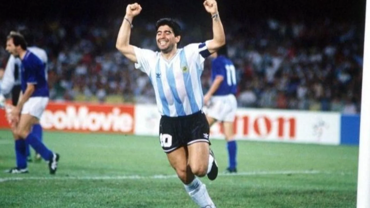 Subastaron camisetas de Maradona: la increíble cifra por la que usó contra Brasil en el 90
