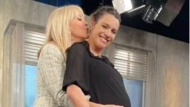 Graciela Alfano bendijo a Pampita y a su beba con un gesto místico