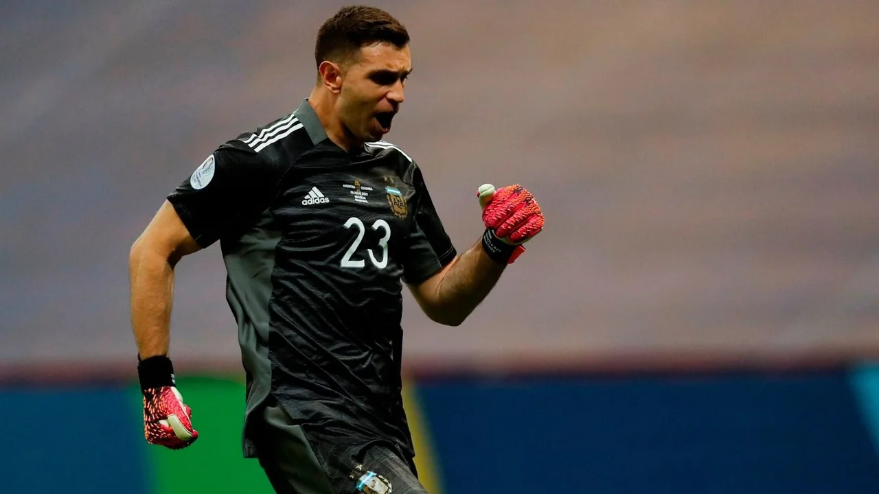 Dibu Martínez confesó que fue tentado por otra Selección antes de la Copa América