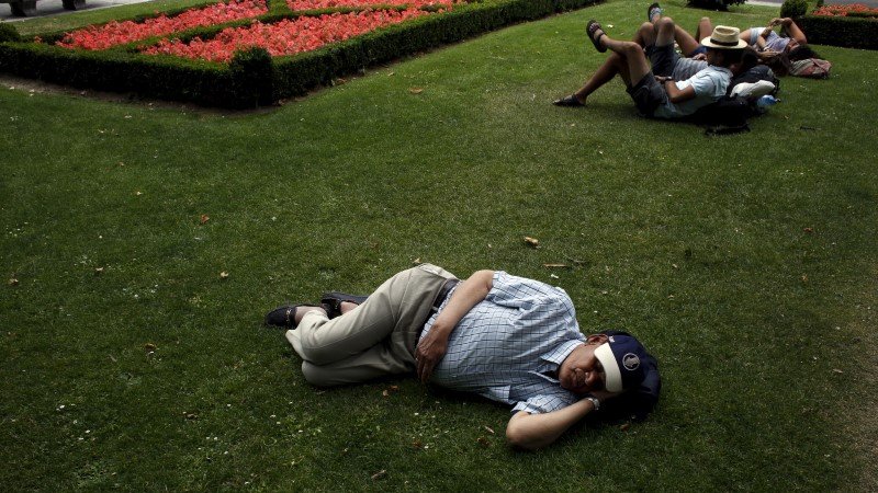 Teleoperadores españoles acuerdan respetar la hora de la siesta